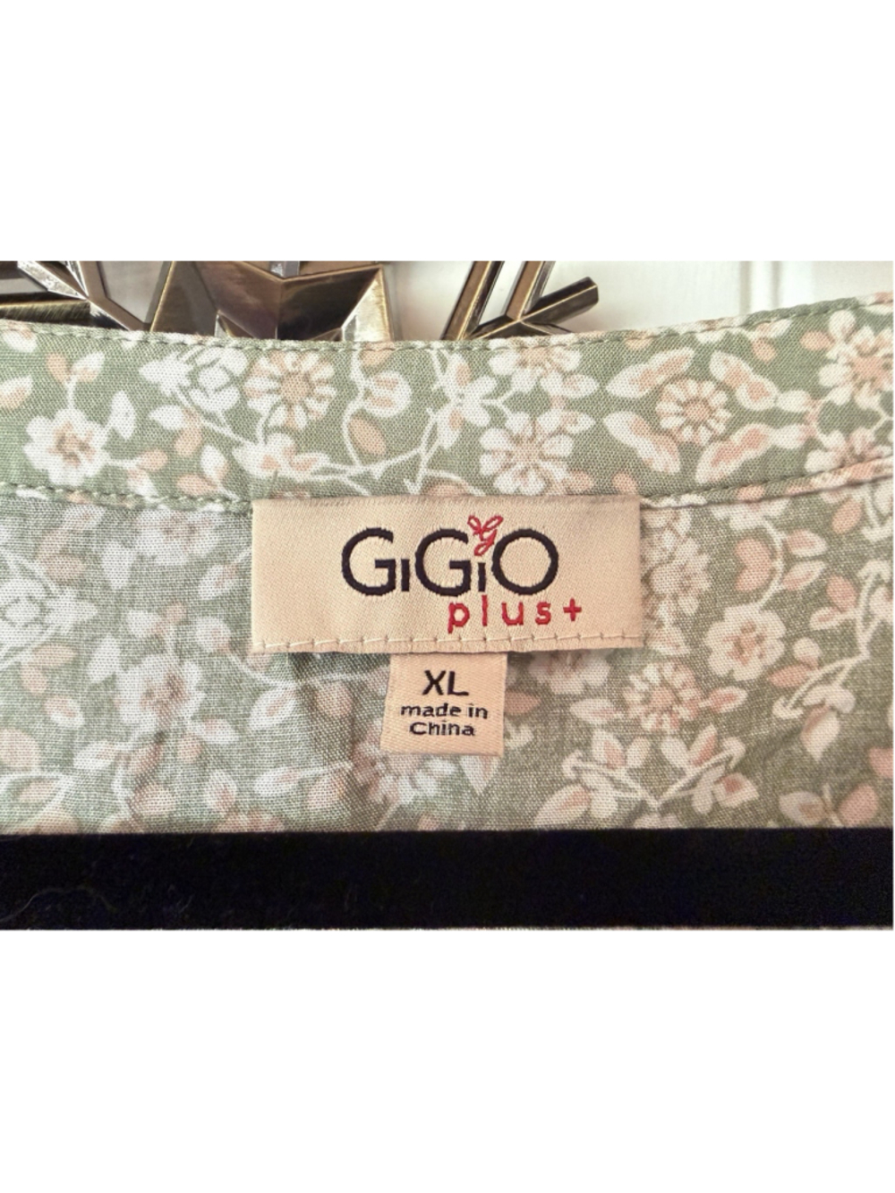 🇺🇸 GiGiO Plus XL Sage Green Floral Boho Tunic Top Rayon V-Neck Tiered Blouse - Picture 3 of 4